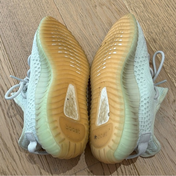 Yeezy Boost 350 v2 Hyperspace main image 13